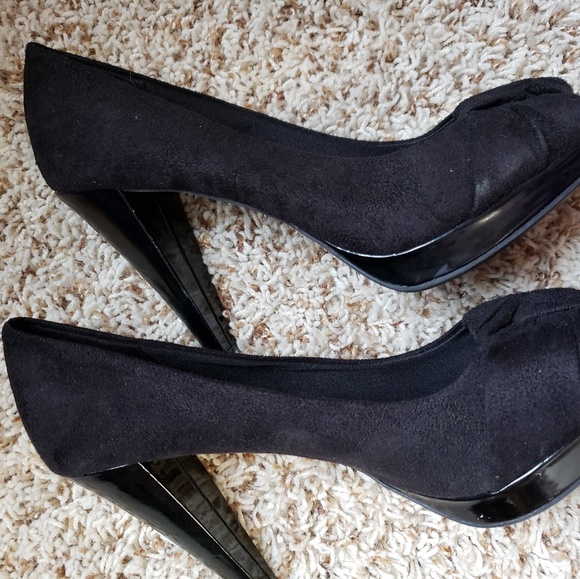 Fioni Black Open Toe Heels - Picture 5 of 5